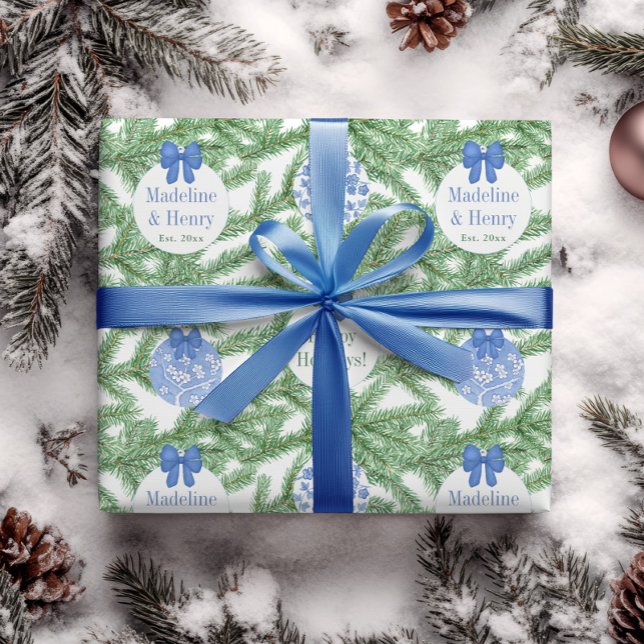 Första blåvitliga jullöpningar presentpapper (Blue and white personalized Christmas ornaments holidays chinoiserie wrapping paper)