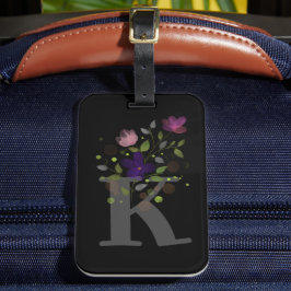 Första bokstaven K Plus blomdesign Resväskemärke Bagagebricka