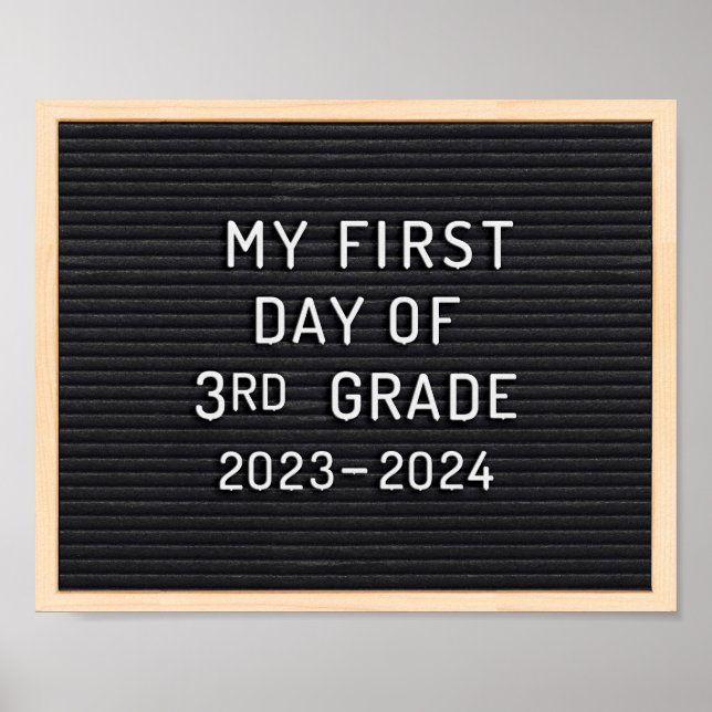 Första dagen av tredje Klass-tecknet Första skolda Poster (Framsidan)
