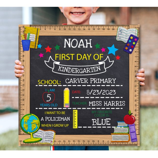 Första dagen för skolfyllning i blanka kretskort poster (First Day of School Fill In Blanks Chalkboard Poster
)