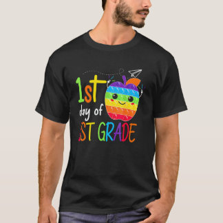 Första dagen i 1:a klass lärar tjejer pojkar tillb t shirt