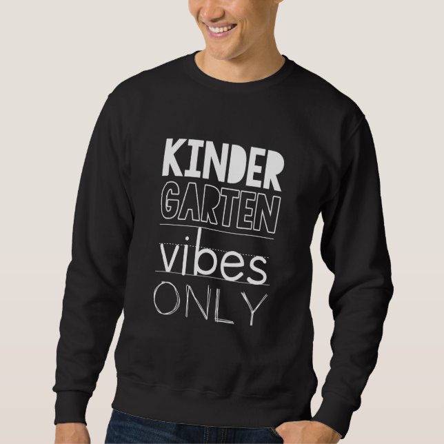 Första dagen Kindergarten Vibes Endast typ av typ  Lång Ärmad Tröja (Framsida)