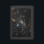 Första djupet Fält i Universe från James webb<br><div class="desc">Tusentals små galaxer visas över den första Deep Fält-bilden från James Webb Space Telescope JWST. Alla fyra kända typer av galaxer visas: spiral, elliptisk, egendomlig och oregelbunden. Denna akt är offentlig i Förenade Stater eftersom den endast skapades av NASA. NASA:s upphovsrättsprincip stater att "NASA-material skyddas inte av upphovsrätt om det...</div>