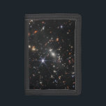 Första djupet Fält i Universe från James webb<br><div class="desc">Tusentals små galaxer visas över den första Deep Fält-bilden från James Webb Space Telescope JWST. Alla fyra kända typer av galaxer visas: spiral, elliptisk, egendomlig och oregelbunden. Denna akt är offentlig i Förenade Stater eftersom den endast skapades av NASA. NASA:s upphovsrättsprincip stater att "NASA-material skyddas inte av upphovsrätt om det...</div>