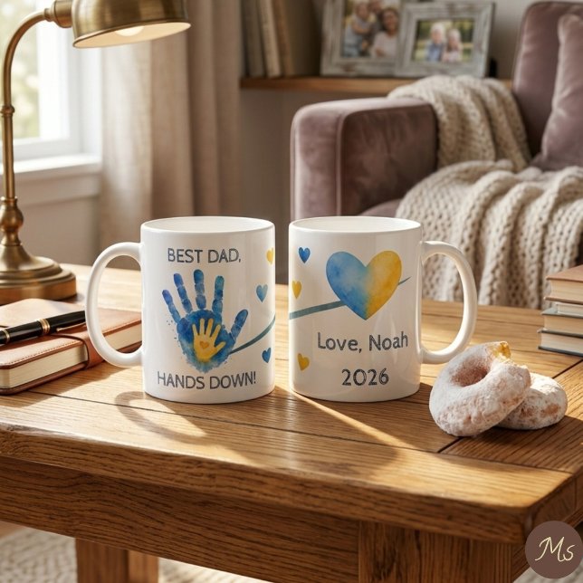 Första fars dag 2026 Blå akvarell handavtryck Kaffemugg (Start Dad's morning with love—a personalized watercolor handprint mug for his favorite coffee!)