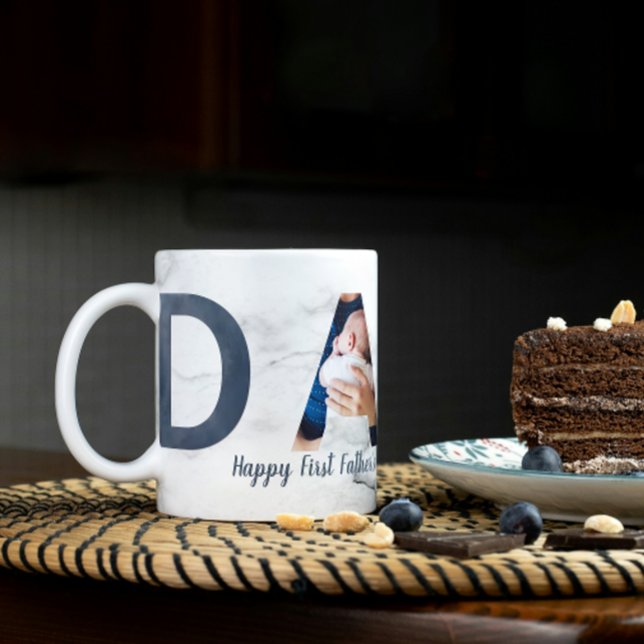 Första Fars dag Baby-foto-Dusty Blue Marble Kaffemugg (Easily personalize this Photo Dad First Father's Day mug a gift he'll treasure forever)