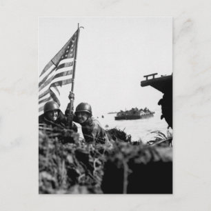 Första flagga på Guam på krok mast_Krig Image på b Vykort
