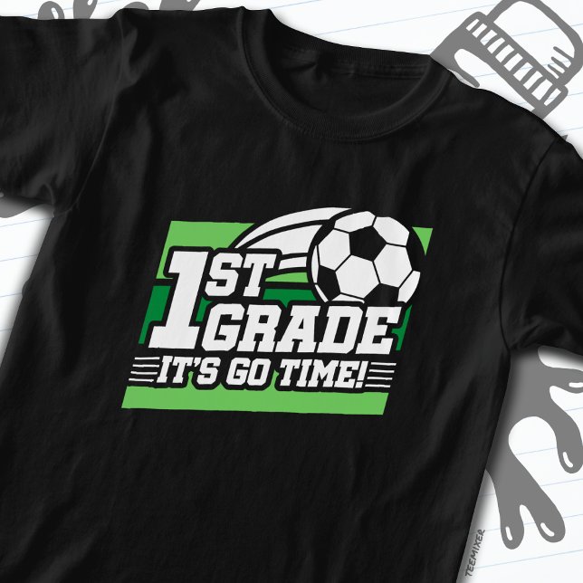 Första fotbollsdagen Klass Back to school T Shirt (Skapare uppladdad)