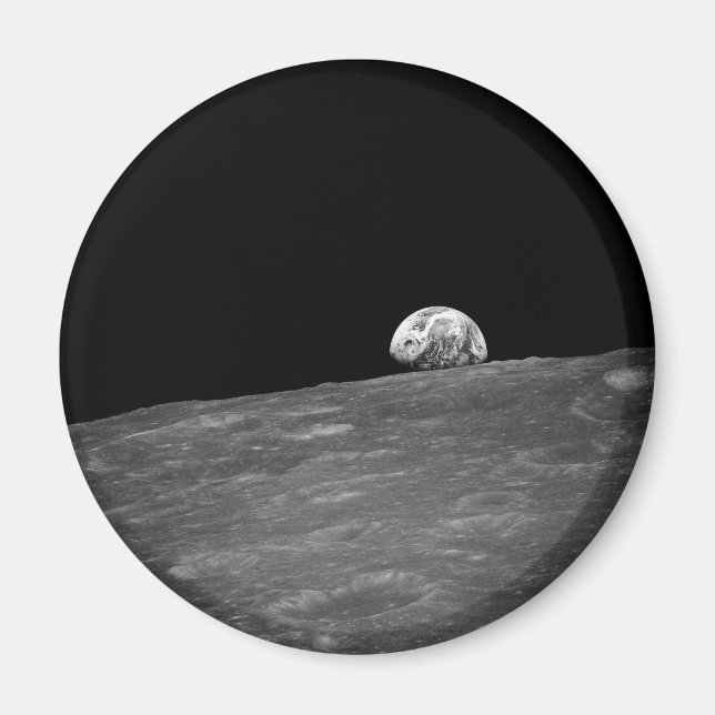 Första fotot av en jorduppgång som tagits av Apoll Magnet (Framsidan)