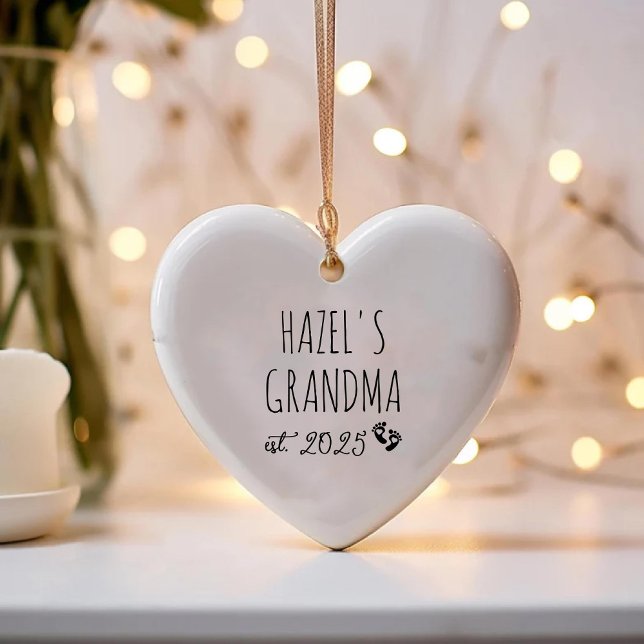 Första gången Chic Hjärtat Gravid av mormor Julgransprydnad Keramik (1st Time Grandma Chic Heart Pregnancy Announcement Ceramic Ornament)