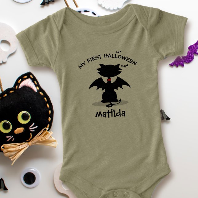 Första Halloween Black Cat med Vingar Baby Bodydrä T Shirt (Cute black cat baby bodysuit for a 1st Halloween. Just add your name)