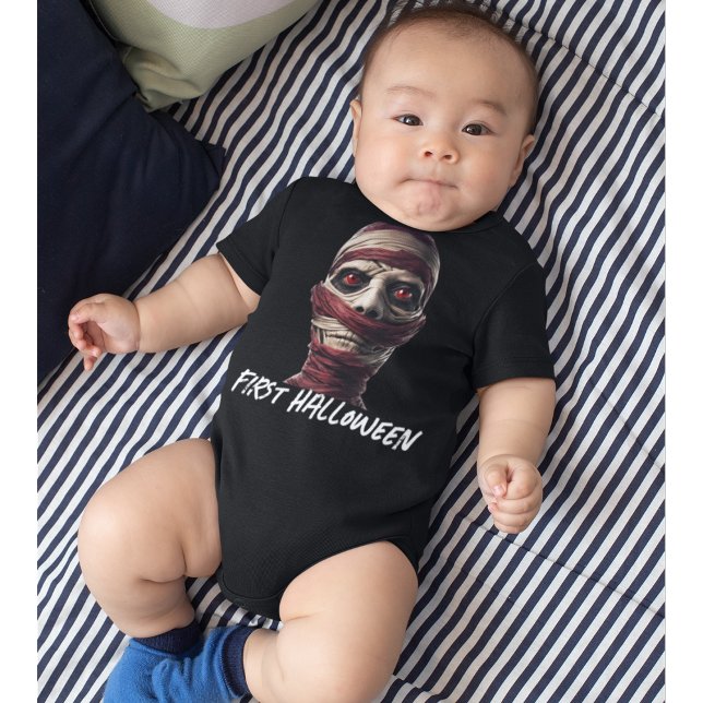 Första Halloween Scary Mummy Spooky Odöda T Shirt (First Halloween Baby Suit. Spooky scary undead mummy.)