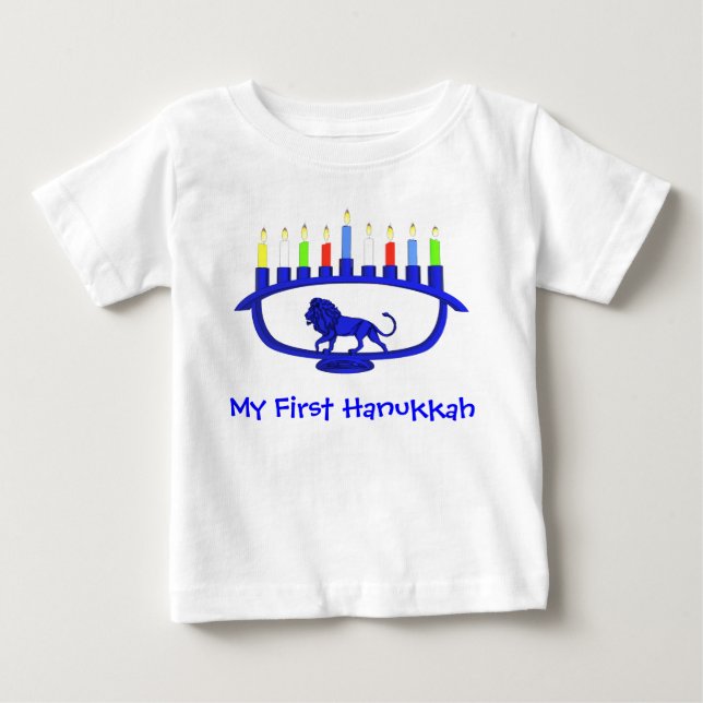 Första Hanukkah Lejon Menorah T-shirt (Framsida)