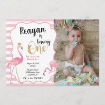 Första inbjudan för födelsedagFlamingofoto