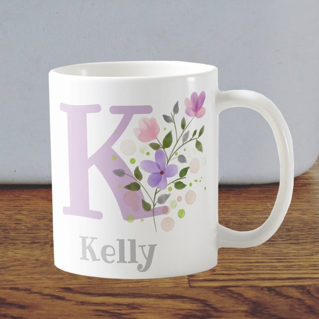 Första Initial Plus Namn Kelly med blommor Kaffemugg (Skapare uppladdad)
