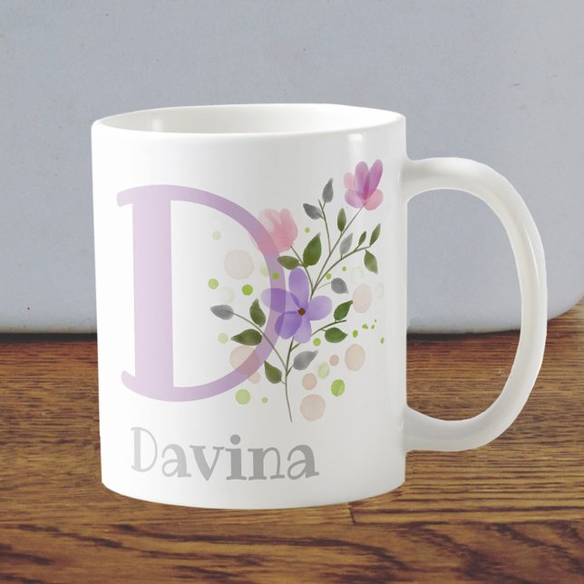Första initialen plus namnet Davina med blommor Kaffemugg (Skapare uppladdad)
