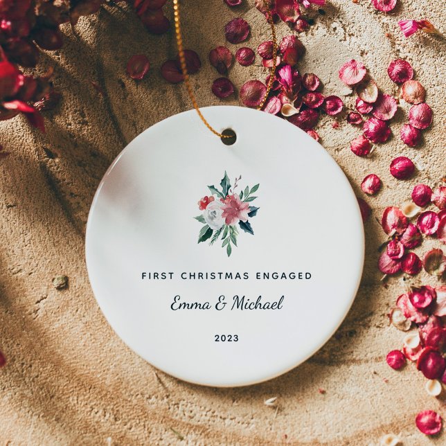 Första jul Engagerad | Elegant och minimalistisk Julgransprydnad Keramik (An elegant, minimalist holiday keepsake ornament for their first Christmas engaged)