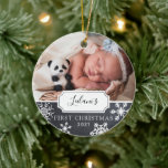 Första jul-fotot i Baby Julgransprydnad Keramik<br><div class="desc">Min första jul med snöflingor på en schalkboard-bakgrund och fotodesign kan vara personlig med baby namn och födelseår. Innehåller ett andra foto på baksidan.</div>