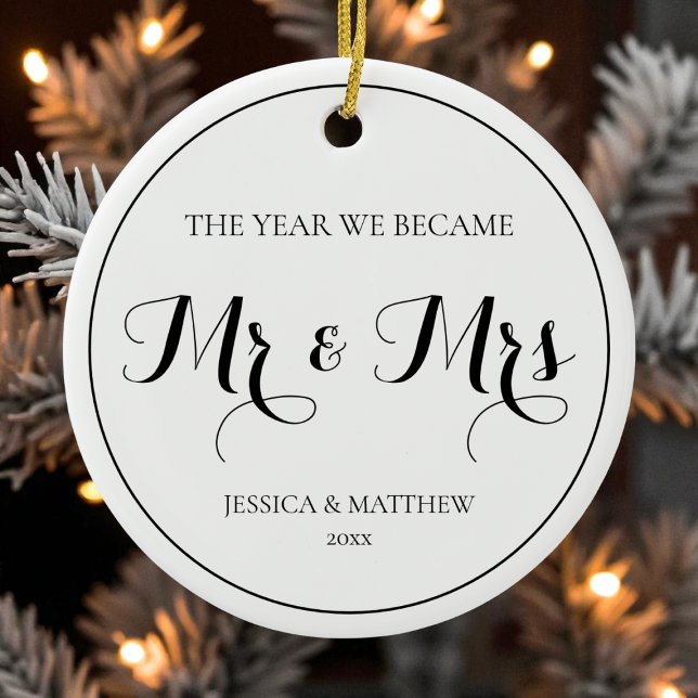 Första jul Gift Elegant Simple Mr och Mrs. Julgransprydnad Keramik (First Christmas Married Elegant Simple Mr and Mrs Ceramic Ornament)