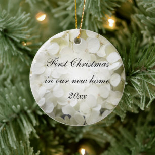 Första jul i ny hem- vitvanlig hortensia julgransprydnad keramik