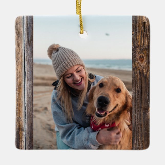 Första jul med Hund Photo Rustic Brown Wood Julgransprydnad Keramik (Framsida)