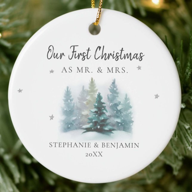 Första jul, mrs Snö Mountains Photo Julgransprydnad Keramik (our first christmas married mr mrs modern ornament couple luxury keepsake mountain pine forest class)