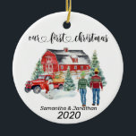 Första jul Newlyweds Land Barn Winter Julgransprydnad Keramik<br><div class="desc">Den här designen skapades genom digital grafik. Det kan vara personlig i det område som tillhandahålls eller anpassas genom att ändra fotot eller lägga till ditt eget ord. Kontakta mig på colorflowcreations@gmail.com om du vill ha den här designen på en annan produkt eller ändra familjemedlemmarnas antal, gender eller hår färg....</div>