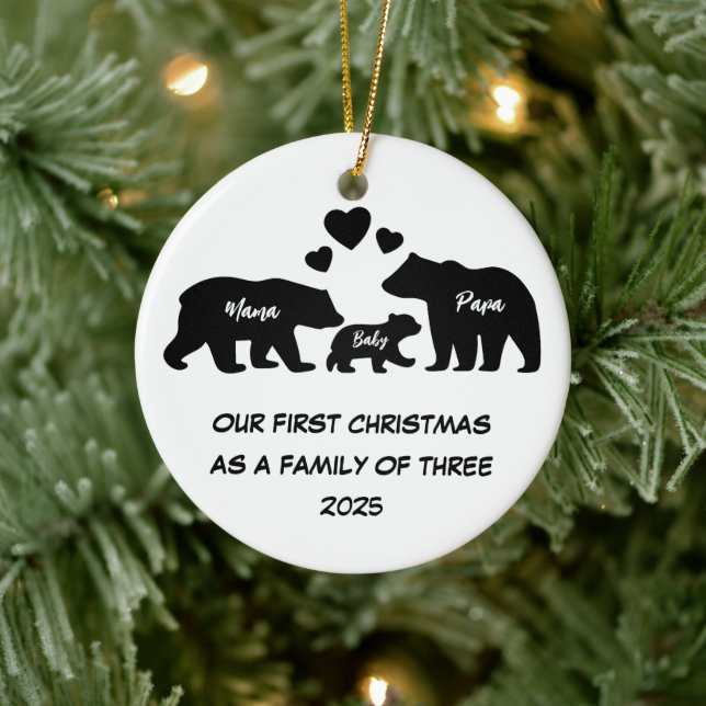 Första jul som en familj på tre julgransprydnad keramik (Träd)