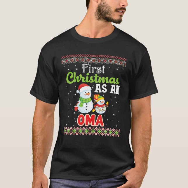 Första jul som en OMA-familj som matchar Snögubbe T Shirt (Framsida)