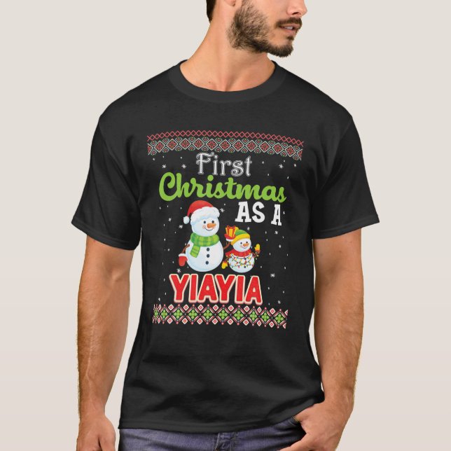 Första jul som en Yiayiafamilj som matchar Snowma T Shirt (Framsida)