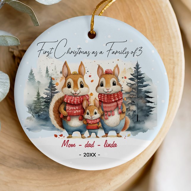 Första jul som familj med tre kaniner julgransprydnad keramik (Skapare uppladdad)
