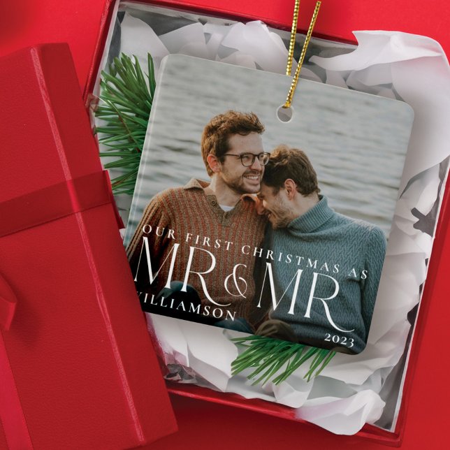 Första jul som Modern Couple Photo Julgransprydnad Keramik (First Christmas As Mr & Mr Modern Couple Photo Ceramic Ornament)
