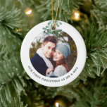 Första jul som Mr. och Mrs. Photo Mistletoe Cera Julgransprydnad Keramik<br><div class="desc">Denna första jul som herr och fru Ornament är dekorerad med vattenfärgsmistletoe. Anpassade enkelt med ditt foto, namn och år. Använda Verktyg i Design om du vill ändra texten storlekt, stil eller färg. Eftersom vi skapar vår teckning kommer du inte att hitta just den här bilden från andra designers. Ursprunglig...</div>