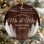 Första jul, Wood For Gina Julgransprydnad Keramik<br><div class="desc">Första jul: Mr & Mrs Wood Winter String Ljus Ceramic Ornament. Den här utformningen har en vacker sträng ljus,  en rustik vinter gräs träd och snö!</div>