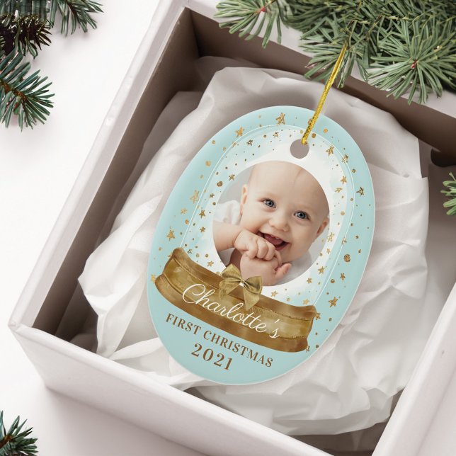 Första julblåfoto Baby och Namn Snö Globe Julgransprydnad Keramik (First Christmas Blue Baby Photo & Name Snow Globe Ceramic Ornament)