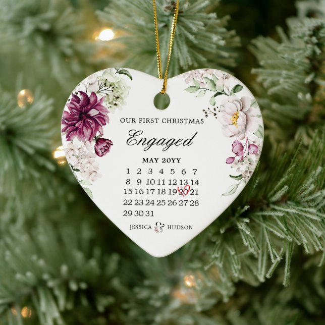 Första julen förlovad med kalenderblommor julgransprydnad keramik (Träd)