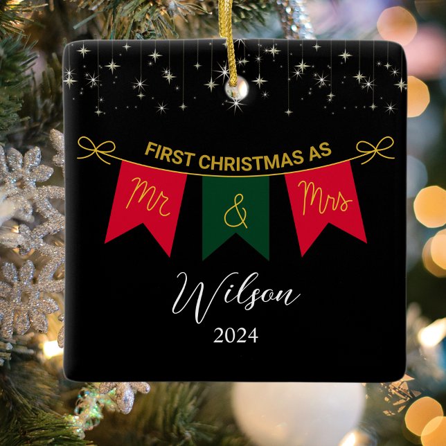 Första julen gift som Mr. och Mrs. Guld. Julgransprydnad Keramik (First Christmas Married As Mr. And Mrs Gold Script Ceramic Ornament)