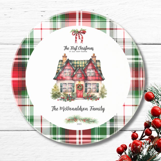 Första julen i hemfamiljens bondgård, Chic Red Underlägg (First Christmas In New Home House Country Rustic Watercolor Custom name coaster plaid checked green)