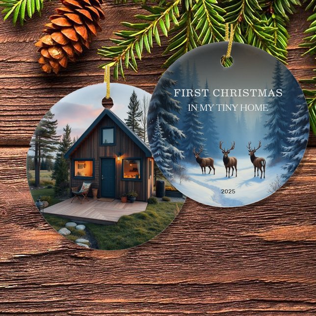 Första julen i mitt lilla hemfoto julgransprydnad keramik (Create your own First Christmas in my Tiny Home photo Ceramic Ornament.)
