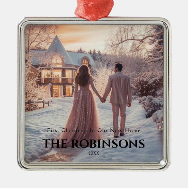 Första julen i vår nya hemmabiovinter i Snö Julgransprydnad Metall (Framsidan)