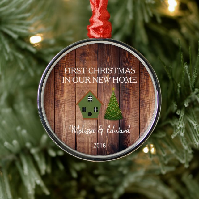 Första julen i vårt nya hemhus, skogshus julgransprydnad metall (Träd)