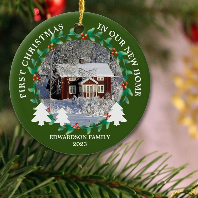 Första julen i vårt nya hemhusfoto julgransprydnad keramik (First Christmas in our new home, photo ornament. Watercolor greenery, berries.)