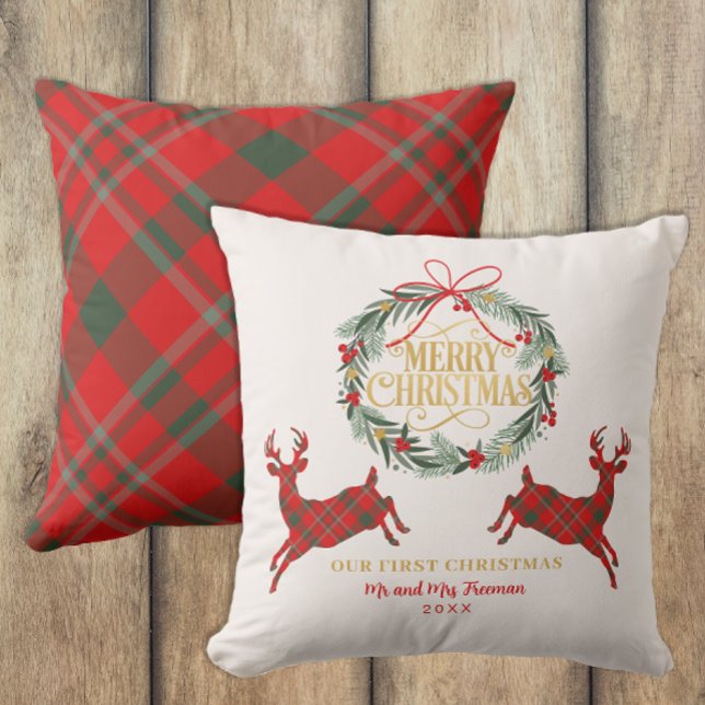 Första julen Mr & Mrs röda rutmönstrade kudde (Christmas Keepsake Throw Pillow)