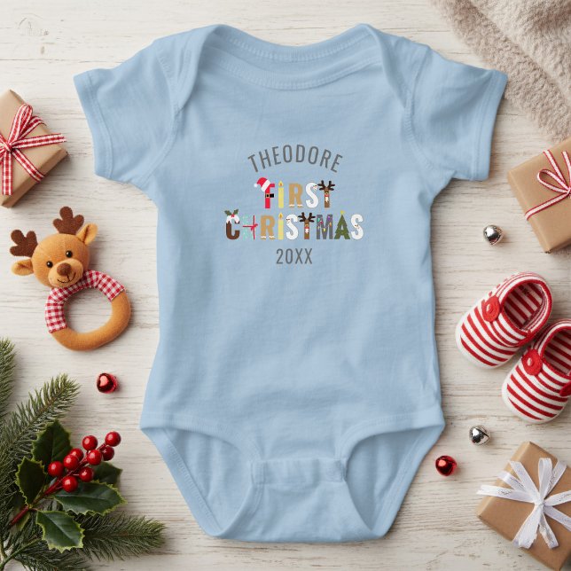 Första julen Namn Festliga Bokstäver Baby Bodysuit T Shirt (First Christmas Boy Name Festive Baby Bodysuit. Just add a name and year)
