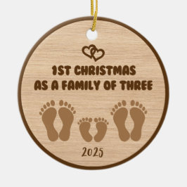 Första julen som en familj på tre julgransprydnad keramik