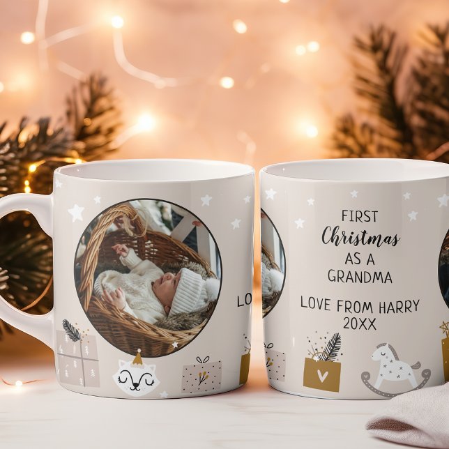Första julen som en mormor-Beige-Gult Foto Kaffemugg (Skapare uppladdad)