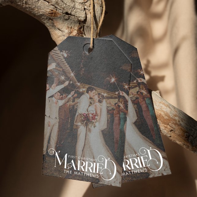 Första julen som gifta Minimal typsnittsdesign Fot Presentetikett (Skapare uppladdad)