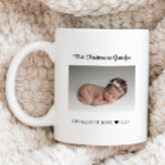 Första julen som Grandpa Nyfödd bebis Photo Kaffemugg<br><div class="desc">Fira sin första jul som morfar med personligens fotokaffe mugg. All text kan anpassas. Lägg till ditt eget foto för att skapa en verkligt unik gåva till hans första jul som morfar.</div>