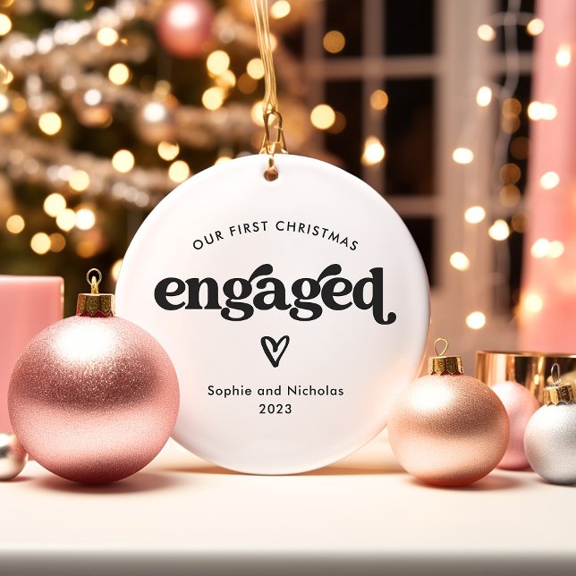 Första julen Svartvit med hjärta Julgransprydnad Keramik (A stylish holiday ornament with heart that is the perfect keepsake for your first Christmas engaged)