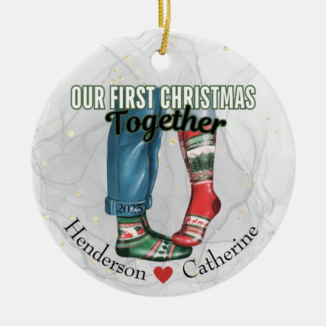 Första julen tillsammans Ett par i socklar Julgransprydnad Keramik (Framsidan)